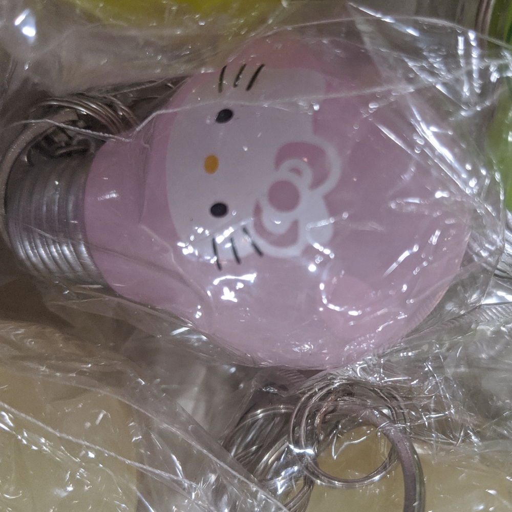 Decorative Flash Bulb Keychains - Picture 5 of 7